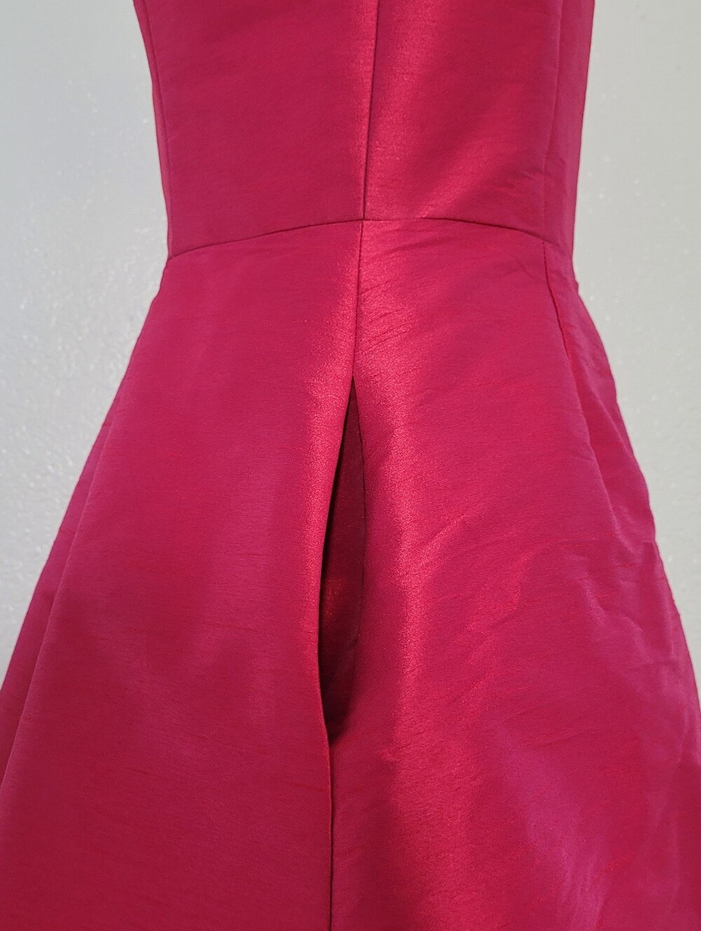 ALFRED SUNG Sangria Satin Sleveless V-Neckline Pleaded Cocktail Dress Size 12 - Picture 4 of 11